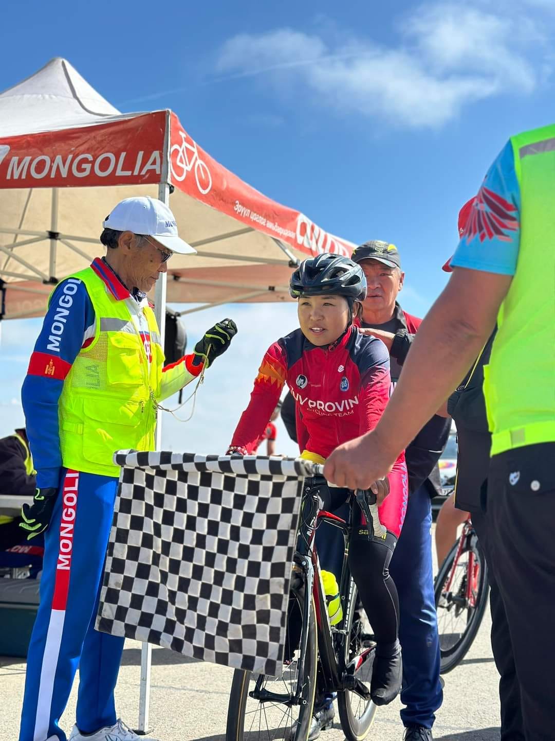 Түүхэн амжилт - Насанд хүрэгчдийн УЛСЫН АВАРГАД манай шигшээ багийн тамирчин Д.ОТГОНЗУЛ арван зургаахан насандаа УЛСЫН АВАРГА боллоо.. 