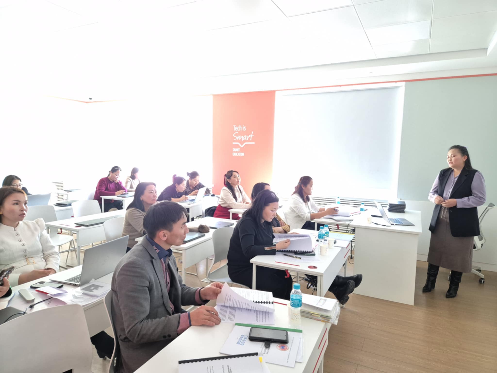  2024-2025 оны хичээлийн жилийн “Интеграцад суурилсан багшлахуй ба суралцахуй” сэдэвт шилдэг илтгэл шалгаруулах Хойд бүсийн уралдаан Борнуур сургууль дээр амжилттай зохион байгуулагдлаа.