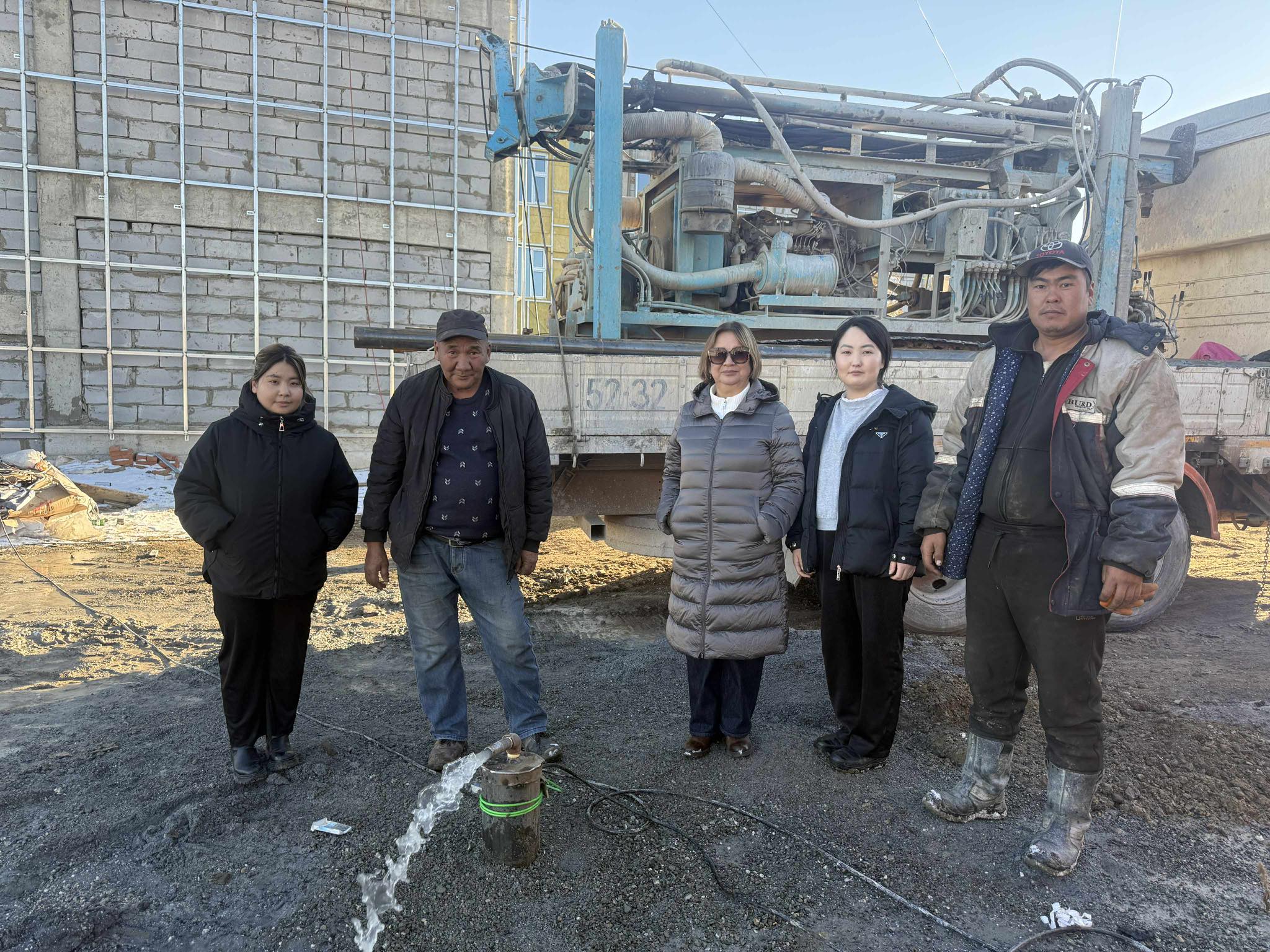 Аймгийн Засаг даргын нөөцөөс 34 сая , Борнуур сумын Засаг даргын нөөцөөс 10 сая төгрөгний санхүүжилтээр Борнуур сумын ЕБС , СӨБ, Соёлын төвд   “БҮРД ОРГИХ ДРИЛЛИНГ”  ХХК худаг гаргаж, цэвэр усны асуудлыг шийдвэрлэлээ.