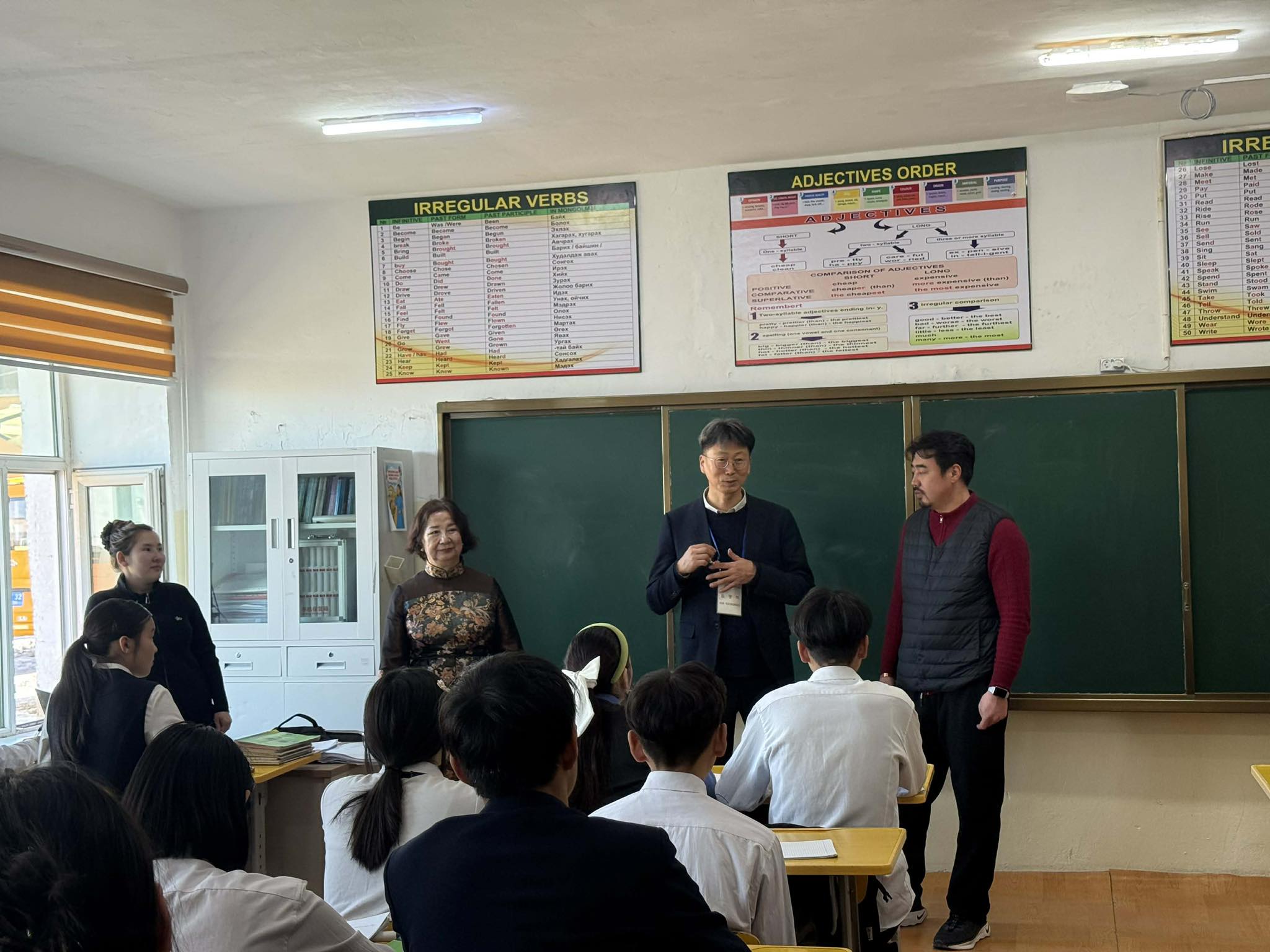 🇲🇳🇰🇷Хамтын ажиллагаатай БНСУ -ын Шүүхийн ажилчдын сайн дурын &ldquo;Хүслийн аялал &ldquo; байгууллагын ахлагч Kim Young Gak зочилж, багш, сурагчидтай уулзан санал солилцон, цаашдын ажлын чиглэлээ тодорхойллоо. ✨